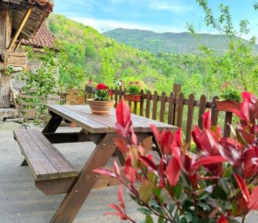 Cabielles Apartment | El Portiellu: Pet-Friendly Oceanfront Retreat with Breakfast