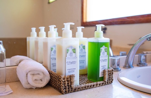 Zona Granja Hotel | Relax at El Pueblito Iguazu with Pool and Spa Amenities