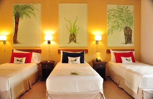 Zona Granja Hotel | Relax at El Pueblito Iguazu with Pool and Spa Amenities