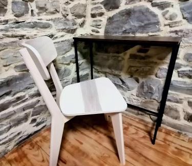 Trabadelo House | Pet-Friendly El Puente Peregrino with Top Amenities Awaits