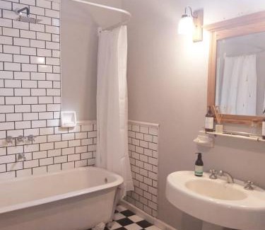 Abbott House | Pet-Friendly El Rancho Azul with Ocean View & Pool Access