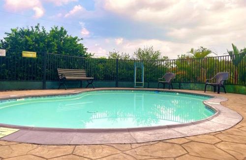 Restrepo House | El Rancho de Willy Piscina juegos y BBQ