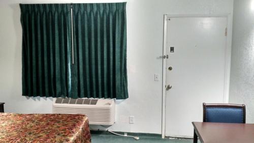 Watsonville Hotel | Budget-Friendly Stay at El Rancho Motel with Family Amenities