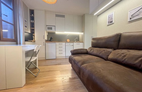 Enveitg Apartment | Discover El Refugio de Enveitg: Relaxing Spa & Pool