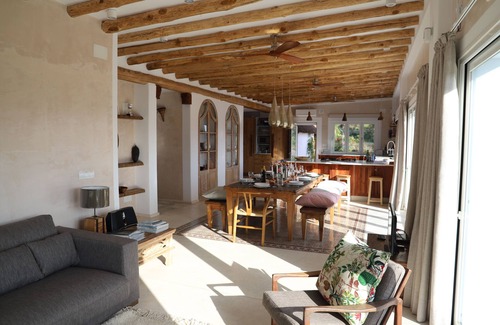 San Ambrosio House | Reconnect at El Refugio Reyes: Pool, Spa & Family Fun