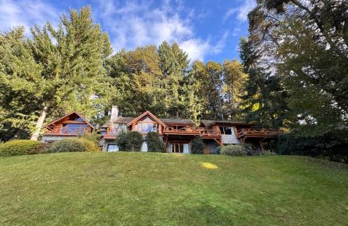 Villa La Angostura Apartment | Serene El Remanso del Lago: Oceanfront Stay with Breakfast