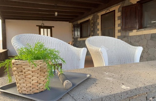 Pajara Cottage | El Remanso: Your Ideal Retreat with Poolside Relaxation