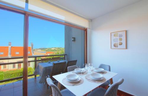 San Vicente de la Barquera Apartment | Relax at El Rincón del Mar: Family-Friendly with Pool