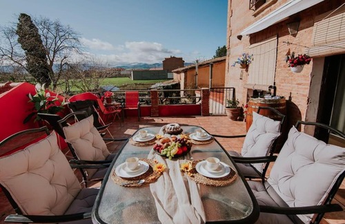 Alesanco Apartment | Discover El Rincón de Baco: Family-Friendly Getaway