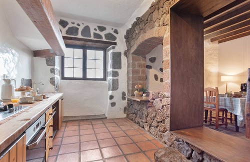 San Bartolome Villa | 'El Rincón de Guatisea' with Mountain View, Private Terrace and Wi-Fi