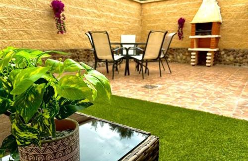 Castejon House | Discover El Rincón de Neza: Family-Friendly with Breakfast