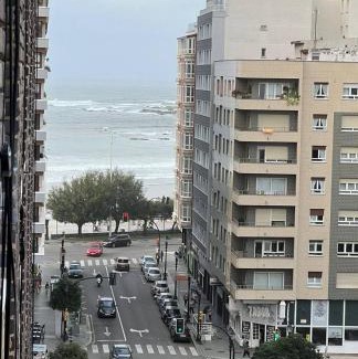 Gijon Apartment | Discover El rincón de San Lorenzo: Family-Friendly Retreat