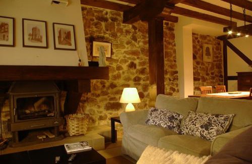 Cieza House | Discover El Rincón del Besaya: Pet-Friendly 4-Star Retreat