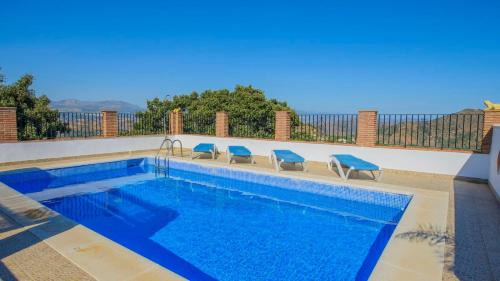 Colmenar House | Relaxing Family Getaway at El Romo Colmenar by Ruralidays