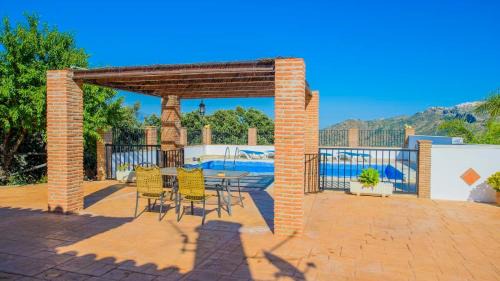 Colmenar House | Relaxing Family Getaway at El Romo Colmenar by Ruralidays