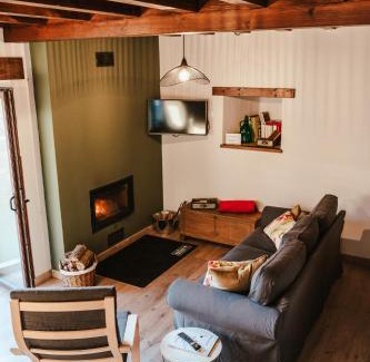 Beloncio House | El Rosal: Family-Friendly Retreat with 9.5/10 Rating