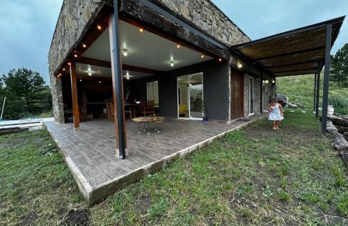 Calamuchita Department Ski Chalet | Relax at El Sauce: Pet-Friendly Oasis with Ocean Views