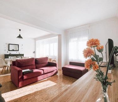 Berga Apartment | El Segon Pis: Guest Favorite with Family-Friendly Amenities