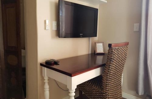 Darling House | Discover El Shaddai: Guest Rated 9/10 with Kitchen Access