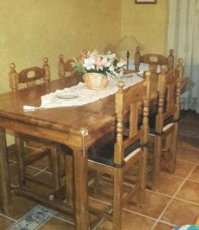 Navarredonda de Gredos House | El Sobrao de Gredos: Pet-Friendly Retreat with Breakfast