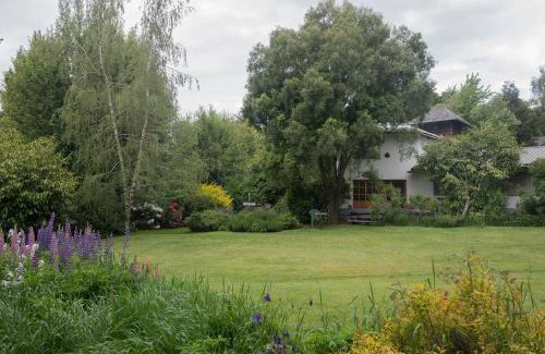 San Carlos de Bariloche House | Discover El Tero: Oceanfront Family Retreat with Pet Perks
