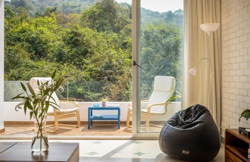 Mapusa Apartment | Discover El Tesoro Apartment: 4-Star Comfort with Pool