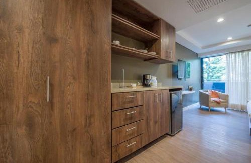 Patio Bonito Hotel | Pet-Friendly Getaway at El Tesoro Medellín Hab310