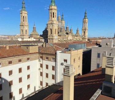Zaragoza Old Town Apartment | El Torreón del Pilar: Family-Friendly with Parking Options
