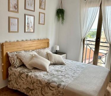 Zaragoza Old Town Apartment | El Torreón del Pilar: Family-Friendly with Parking Options