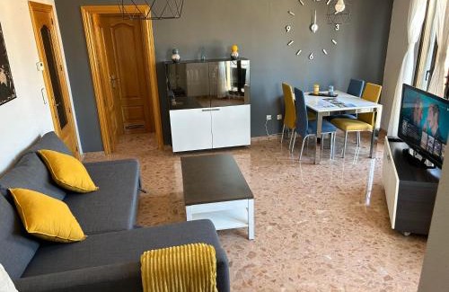 Zaragoza Old Town Apartment | El Torreón del Pilar: Family-Friendly with Parking Options