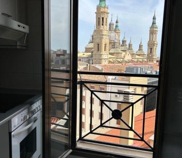 Zaragoza Old Town Apartment | El Torreón del Pilar: Family-Friendly with Parking Options