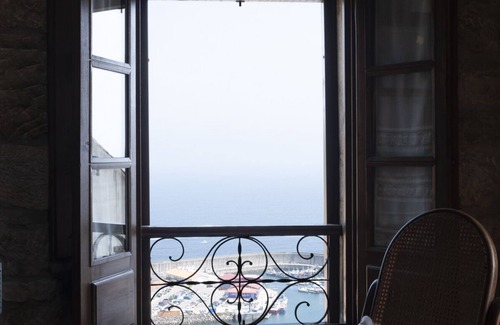 Lastres House | El Tresmayu: Manor House with Garden & Ocean Views