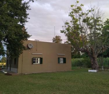 Partido de Bragado House | Experience El Viejo Roble: Guest Rated 9.6 & Pet Friendly