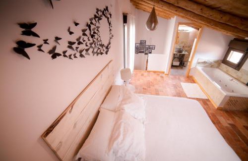 Albarracin House | El Zaguán: Pet-Friendly Retreat with Breakfast & Hot Tub