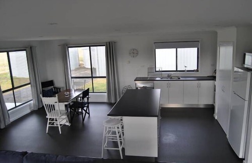 Coles Bay House | Beachfront Retreat at Elangu Beach House - Guest Rated 9.6