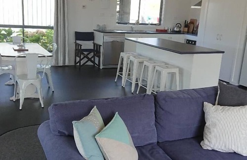 Coles Bay House | Beachfront Retreat at Elangu Beach House - Guest Rated 9.6