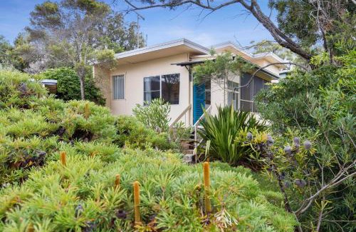 Bendalong House | Elanora: Family-Friendly 4-Star Retreat Near the Beach