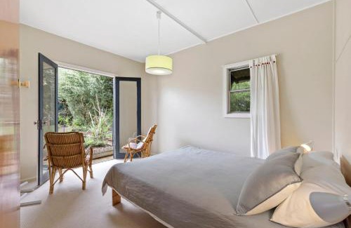Bendalong House | Elanora: Family-Friendly 4-Star Retreat Near the Beach