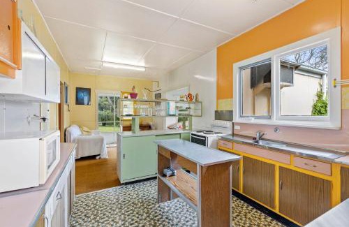 Bendalong House | Elanora: Family-Friendly 4-Star Retreat Near the Beach