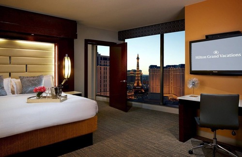 Las Vegas Resort | Family-Friendly Elara on the Las Vegas Strip with Pool