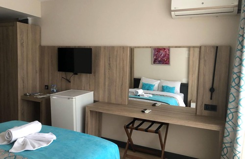 Sivrice Hotel | Beautiful Elazig Mavi Gol Otel with Pool and Ocean Views
