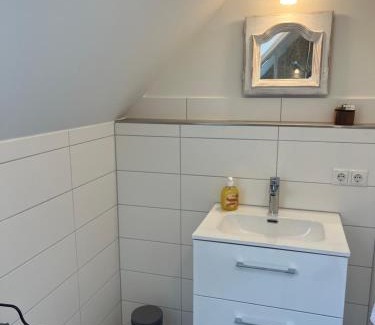 Neu Darchau Apartment | Pet-Friendly Elb Nest Gästehaus with Ocean View & Dining