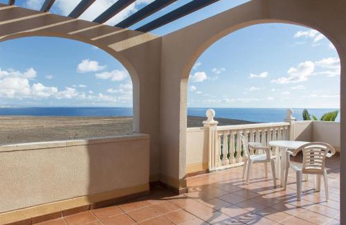 Caleta de Fuste Apartment | Discover Elba Lucía Sport & Suite Hotel with Pool Access