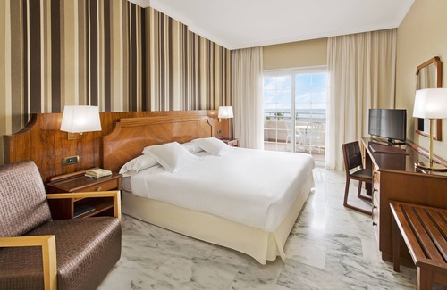 Playa Granada Hotel | Relax at Elba Motril Beach & Business Resort with Spa & Pool