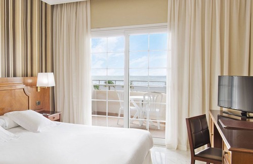 Playa Granada Hotel | Relax at Elba Motril Beach & Business Resort with Spa & Pool