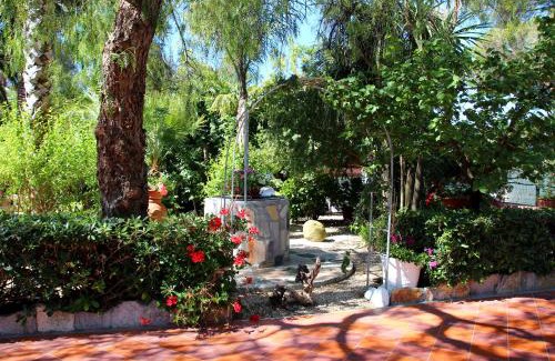 Lido di Capoliveri Apartment | Pet-Friendly Elbaloves Apartments with Pool & Ocean View