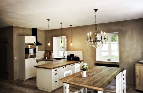 Modlich House | Elbeglück: Cozy Holiday House with Ocean View & Fireplace