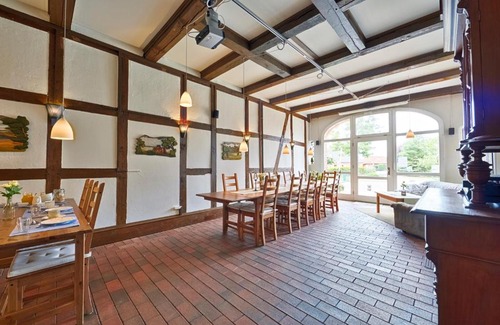 Bleckede House | Elbhof Harnisch: Family-Friendly Retreat with Breakfast Included