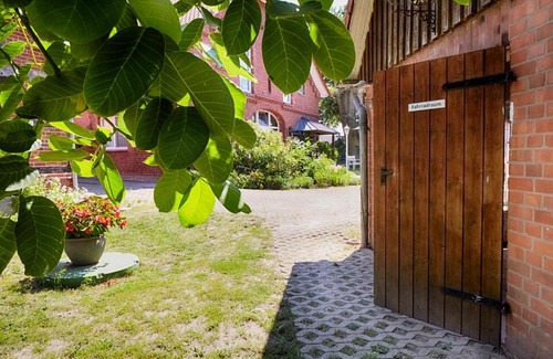 Bleckede House | Elbhof Harnisch: Family-Friendly Retreat with Breakfast Included