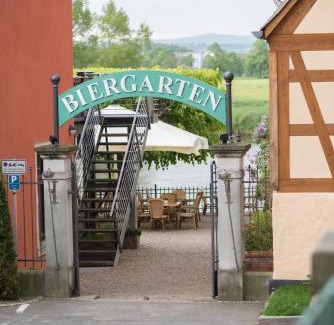 Wachwitz Hotel | Discover Elbterrasse Wachwitz: Pet-Friendly Retreat